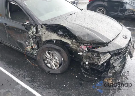 2025 Toyota Camry Le z USA, uszkodzony, nr VIN 4T1DAACK8SU201038